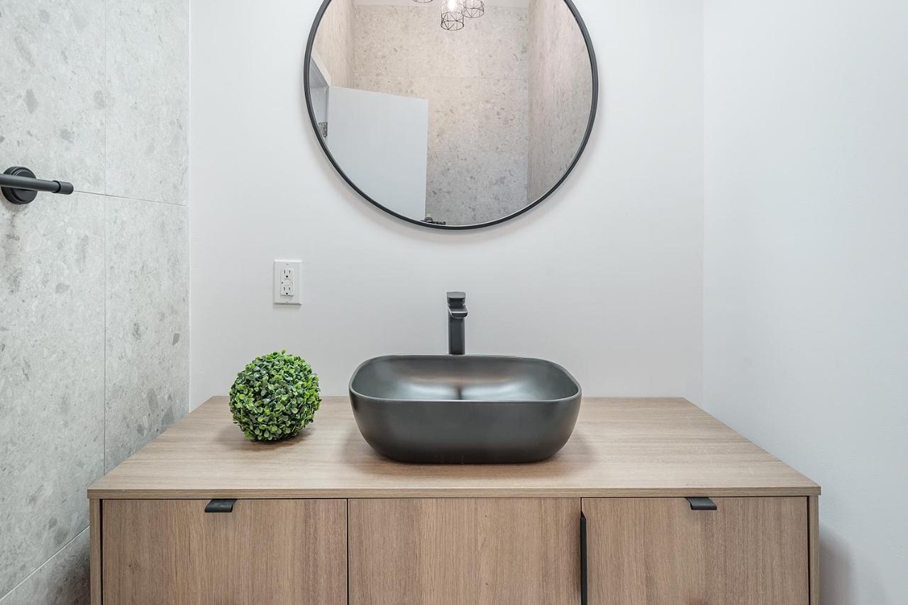 Free Parking Prime Location New Modern Condo Brossard Εξωτερικό φωτογραφία