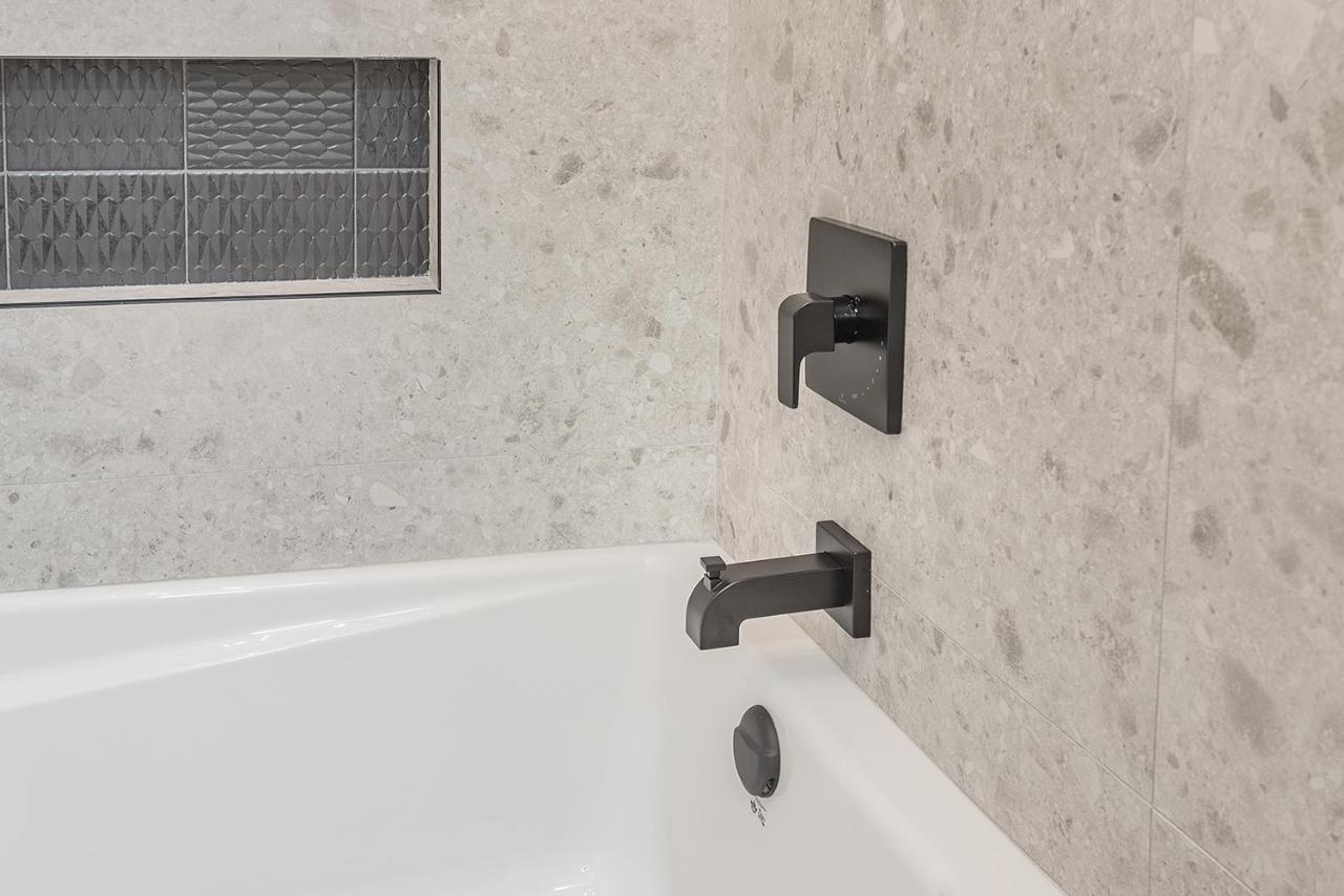 Free Parking Prime Location New Modern Condo Brossard Εξωτερικό φωτογραφία